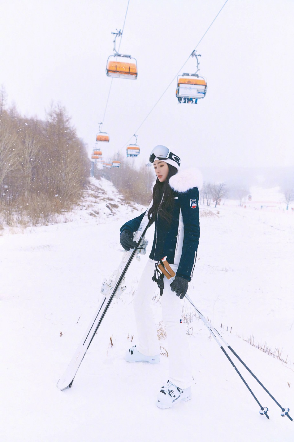 张天爱滑雪造型化身雪中仙子写真  第3张