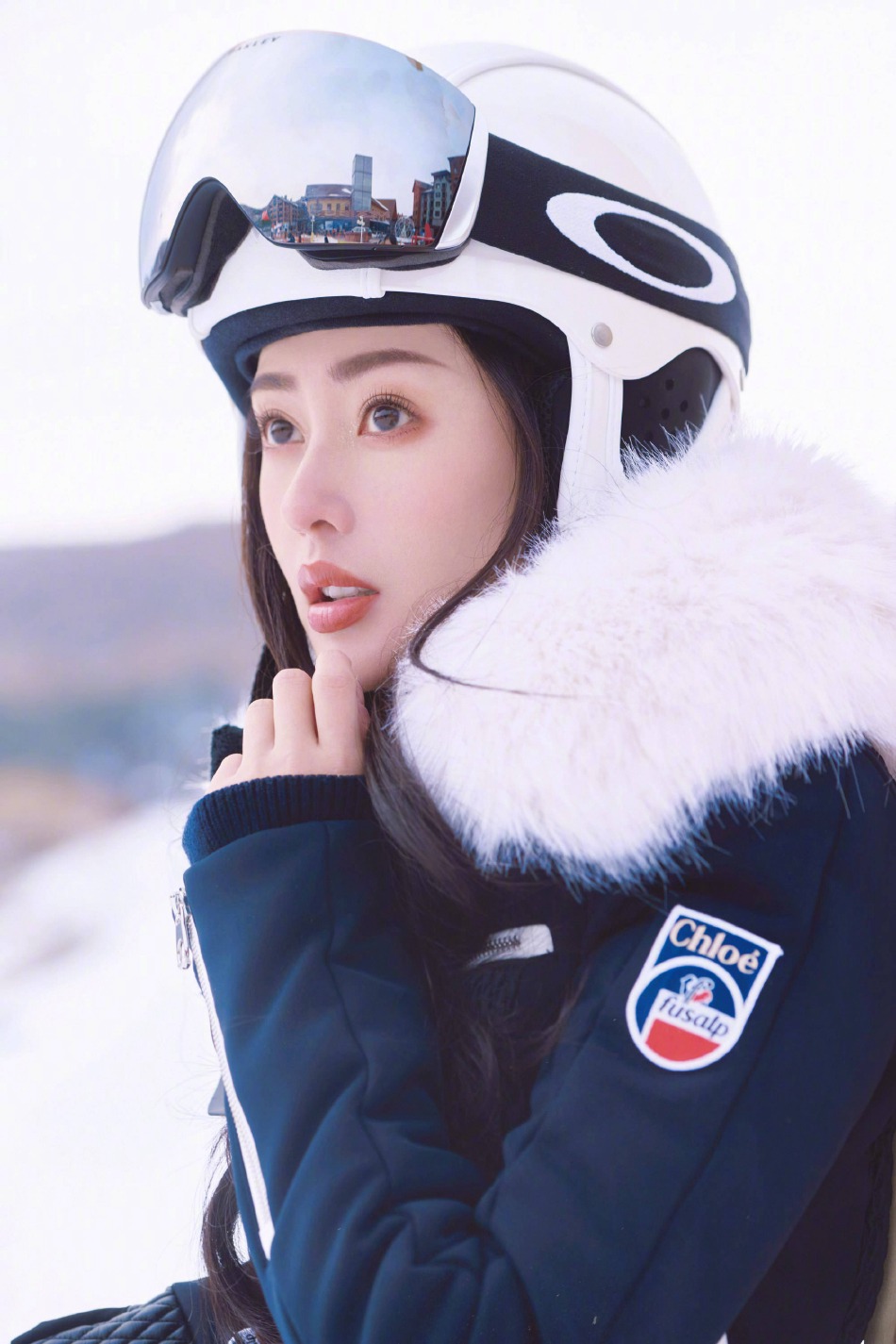 张天爱滑雪造型化身雪中仙子写真  第2张