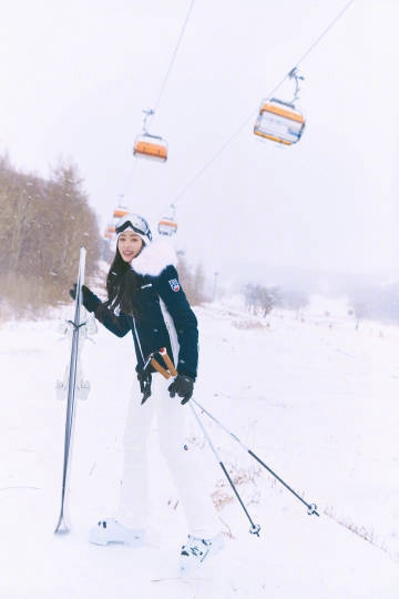 张天爱滑雪造型化身雪中仙子写真  第7张