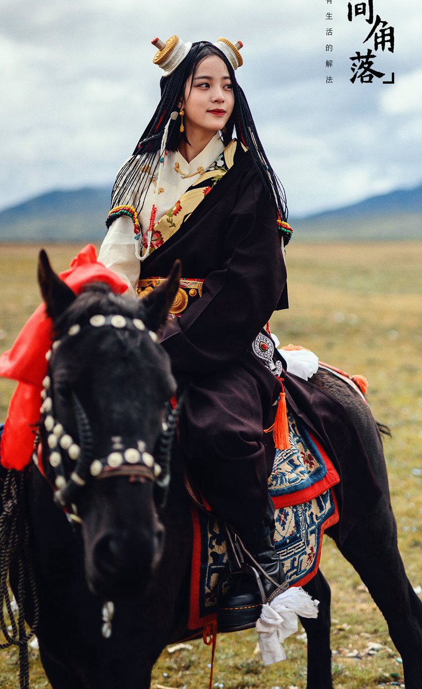 欧阳娜娜《奇遇·人间角落》理塘篇章穿藏族服饰图片