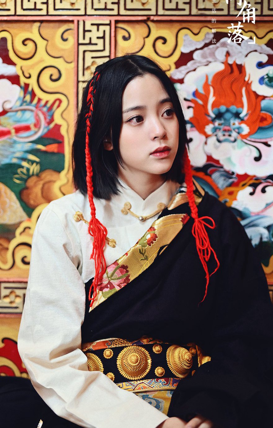 欧阳娜娜《奇遇·人间角落》理塘篇章穿藏族服饰图片  第2张