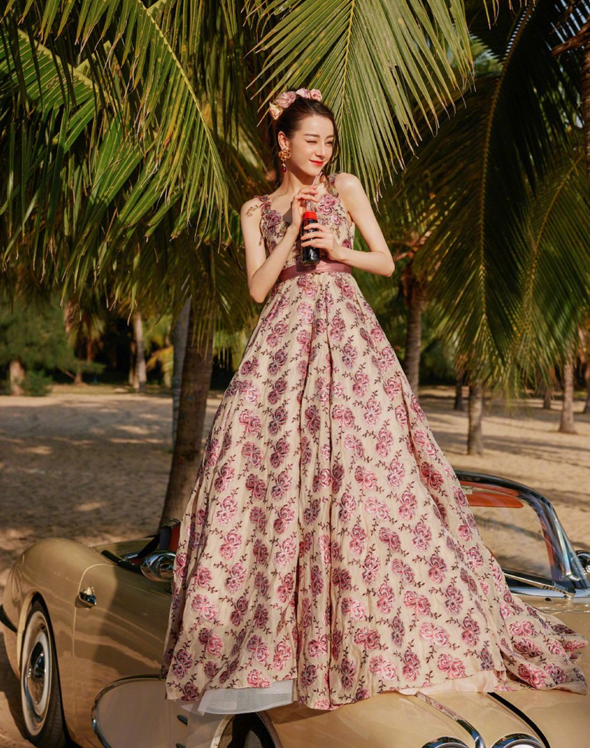 迪丽热巴花仙子红毯造型娇艳迷离胶片风大片  第2张