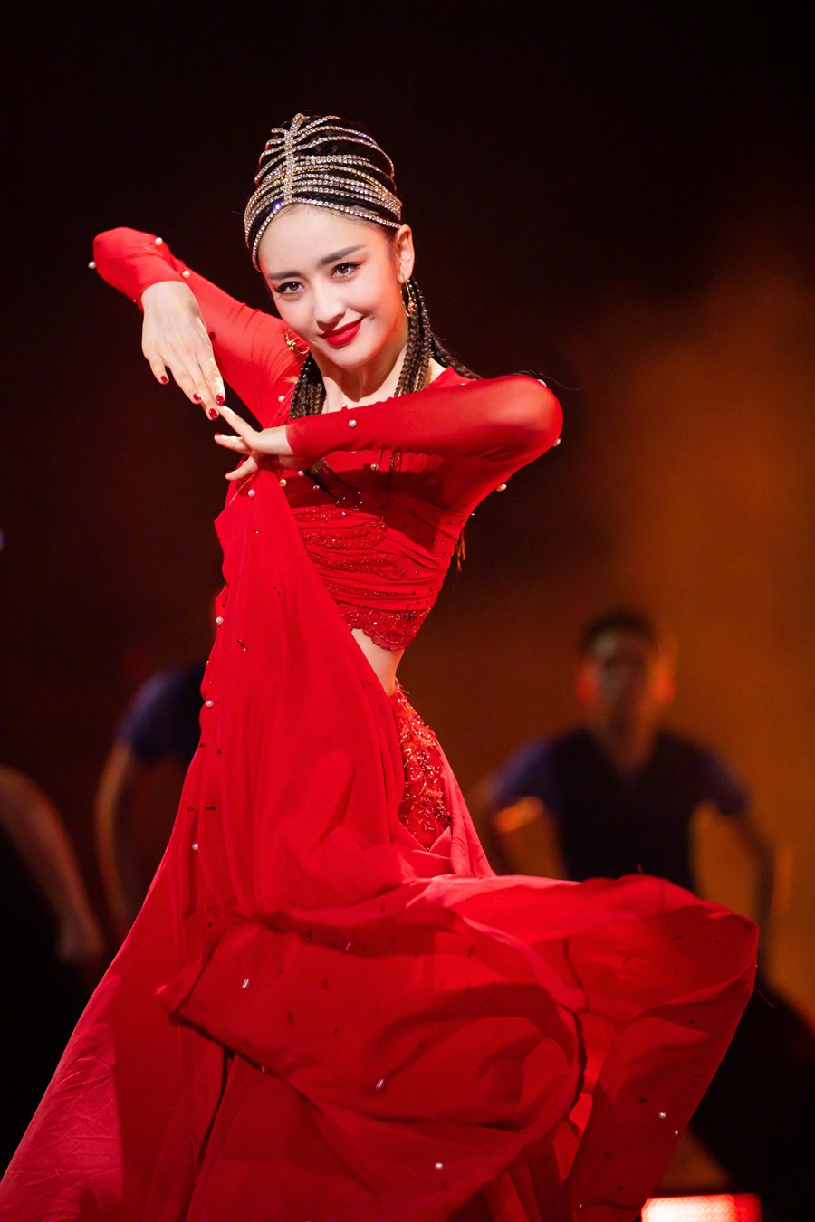佟丽娅 《舞蹈生》导师大秀烈焰红纱裙迷人奔放  第7张