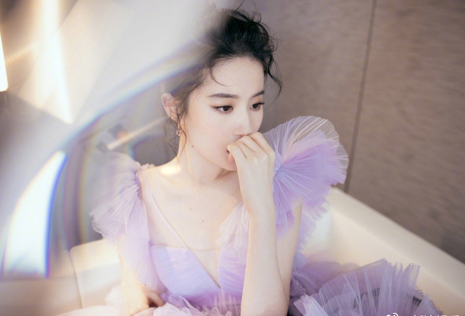 刘亦菲紫樱蛋糕裙浪漫甜美写真