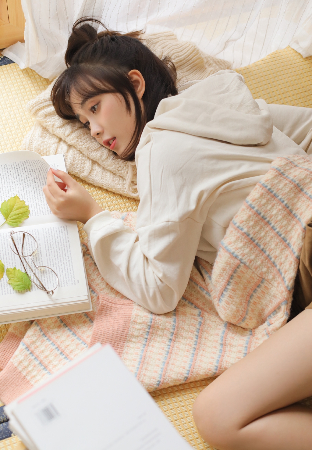 邻家女孩漂亮脸蛋精致侧颜写真