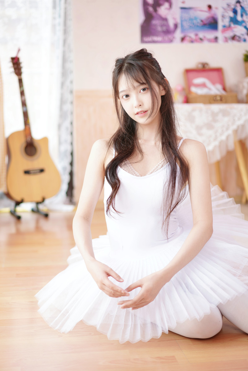 芭蕾舞美女光滑牛奶肌私房写真