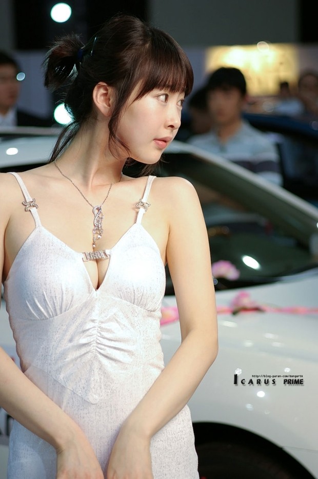 看不够的迷人韩国美女车模—韩敏智  第3张
