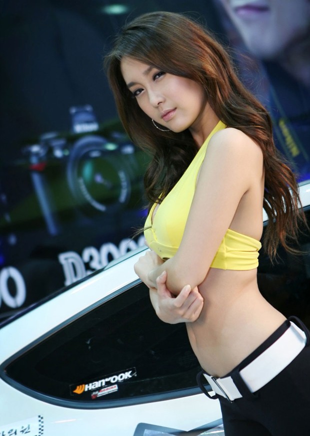 韩国美女车模黄仁智高清写真  第3张