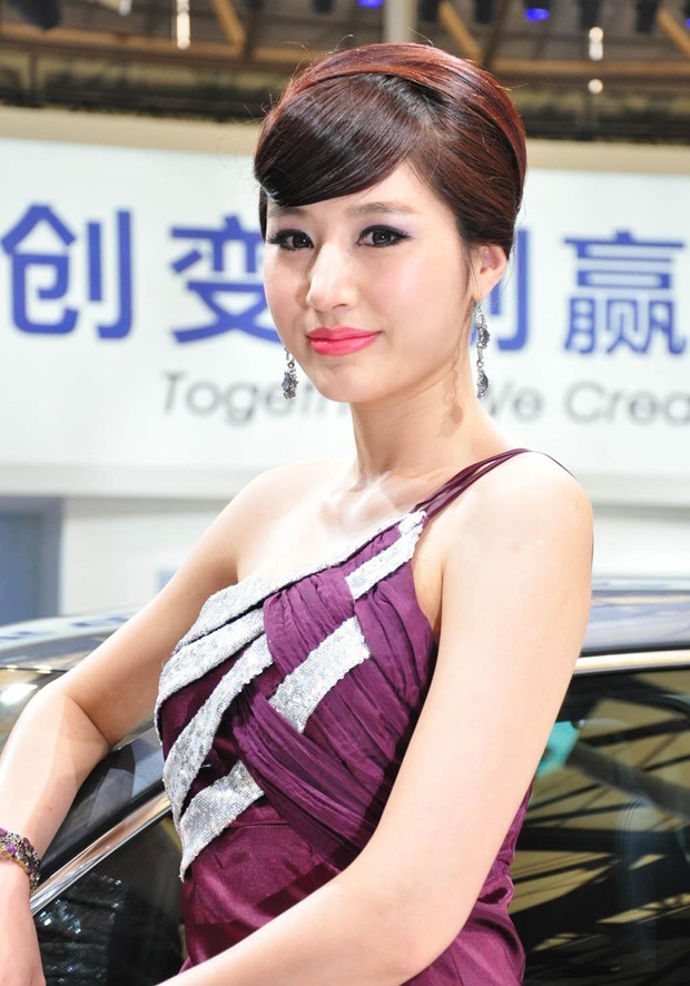 2011年上海大众车展2号顶级车模  第4张