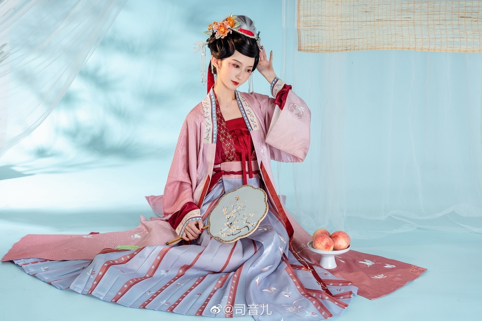 汉服古风#汉服# 庄生晓梦迷蝴蝶 望帝春心托杜鹃_黑丝控,动漫美女,少女二次元互fo  第5张
