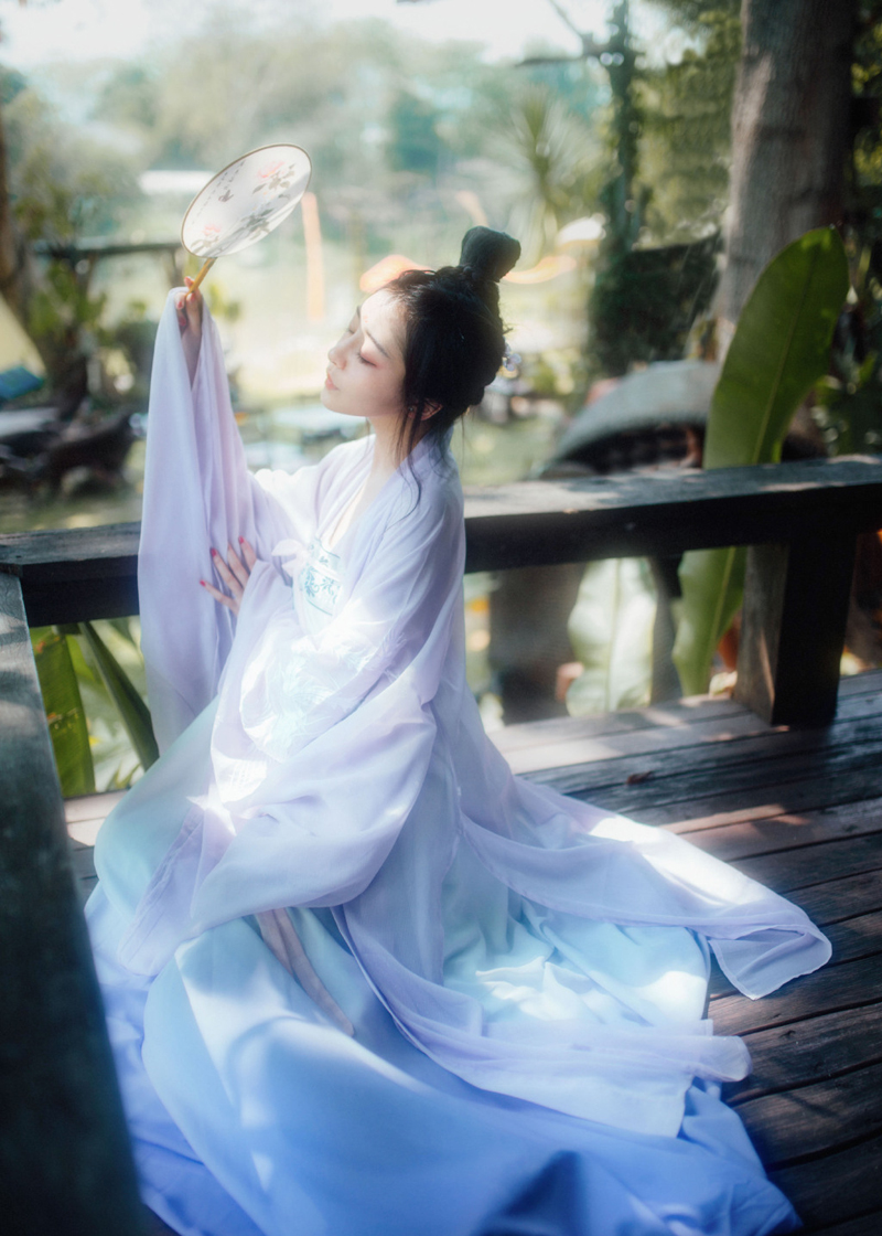古装少女凉亭优雅写真气质逼人  第2张