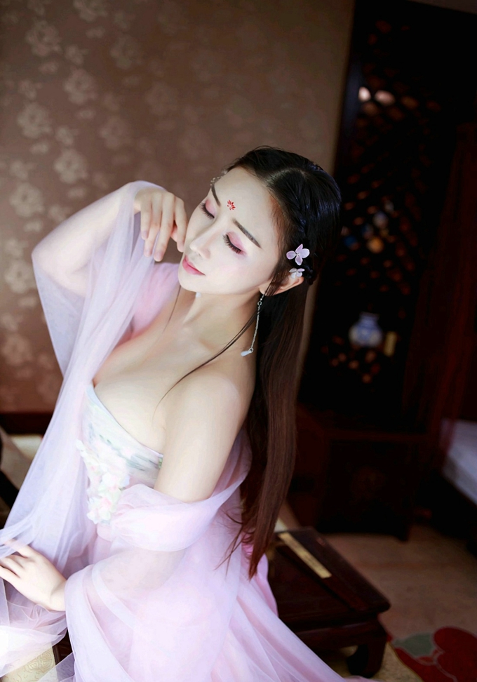 邹晶晶古装豪乳诱惑迷人写真  第2张