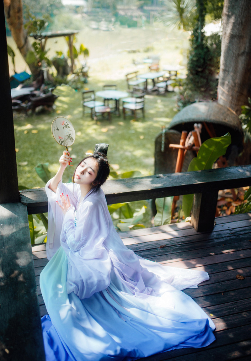 古装少女凉亭优雅写真气质逼人  第4张