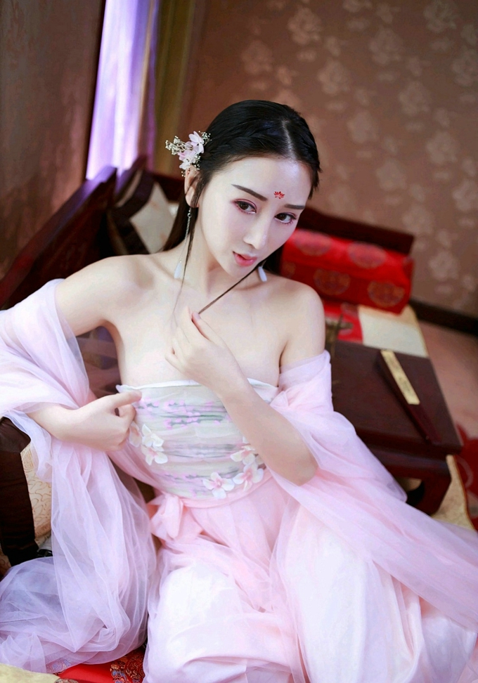 邹晶晶古装豪乳诱惑迷人写真  第4张