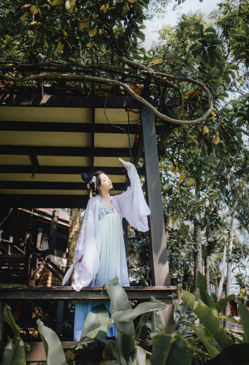 古装少女凉亭优雅写真气质逼人  第5张