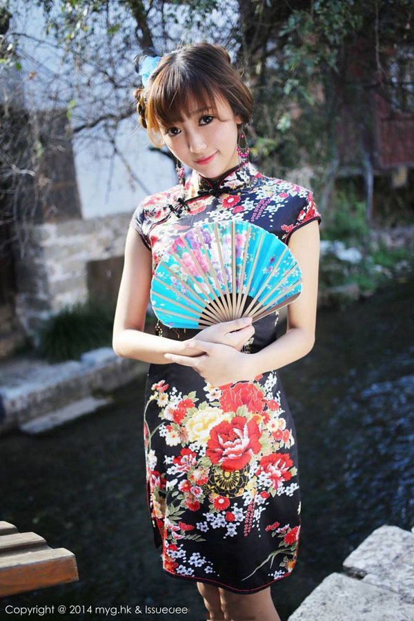 旗袍姑娘手持小折扇性感妩媚写真  第6张