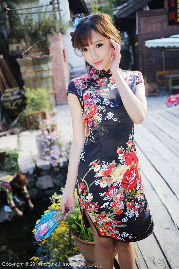 旗袍姑娘手持小折扇性感妩媚写真  第8张