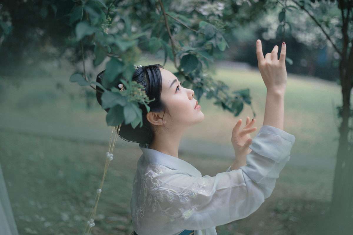 撑纸伞的汉服美女雨中唯美梦幻小清新古装写真  第6张