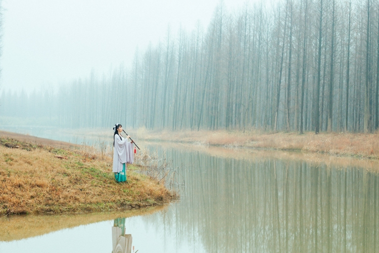 河岸古风美女优雅唯美写真图片  第5张