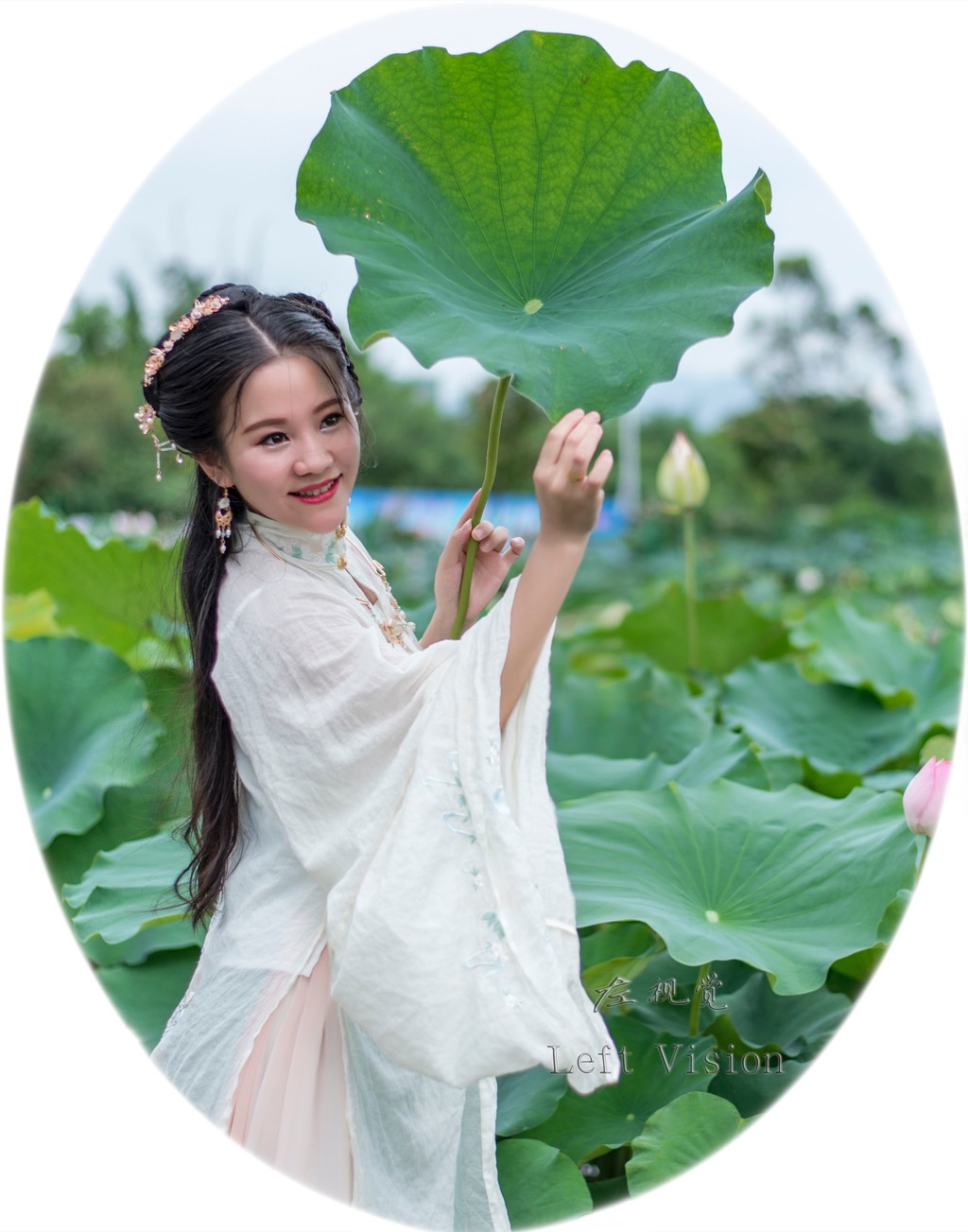 性感古装美女倾国倾城白衣罗裙窈窕身姿荷塘写真  第6张