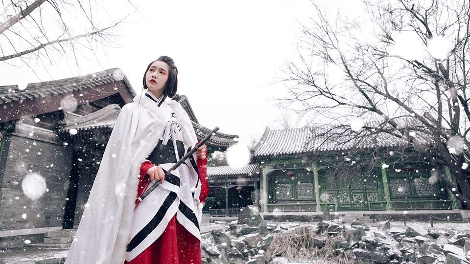 唐朝古装美女雪天漫步养眼唯美古风摄影  第3张