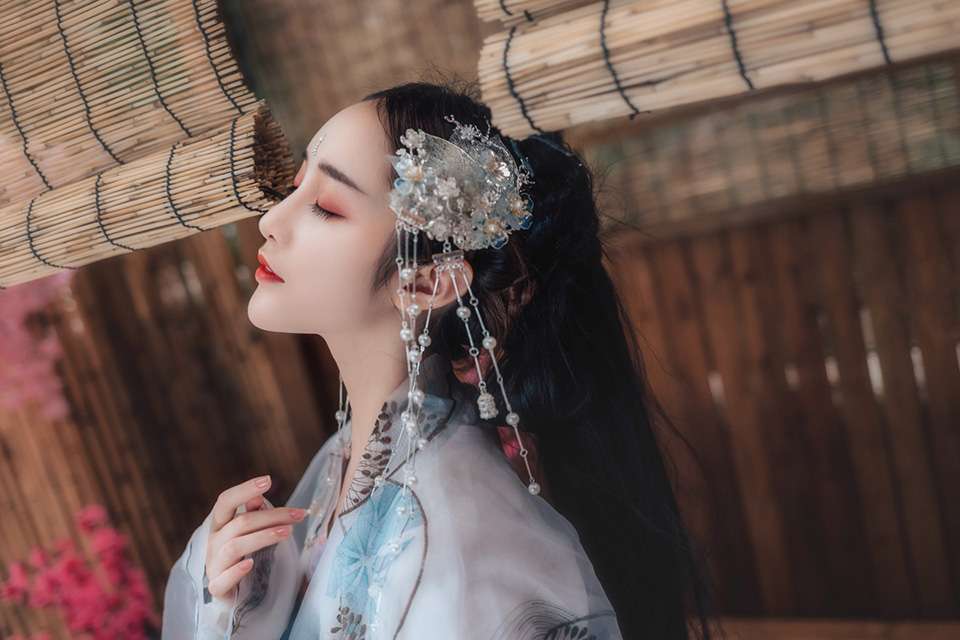 气质典雅的古装美女唯美文艺古风摄影写真  第24张