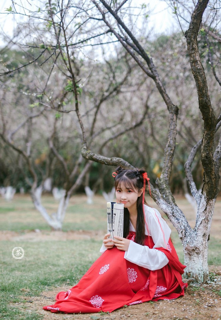 可爱古装美少女户外童颜无邪自然养眼写真  第12张