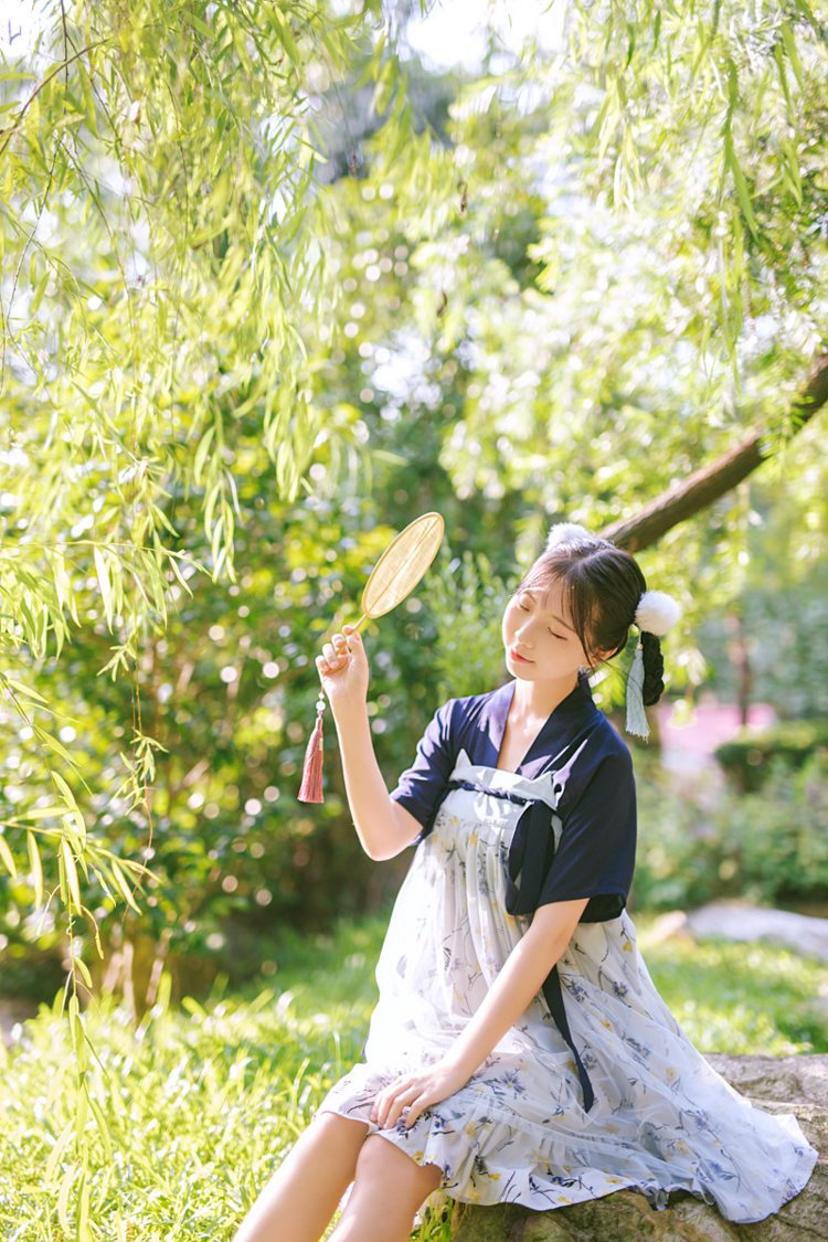 汉服美女古典清纯可爱时尚搭配写真图片  第3张