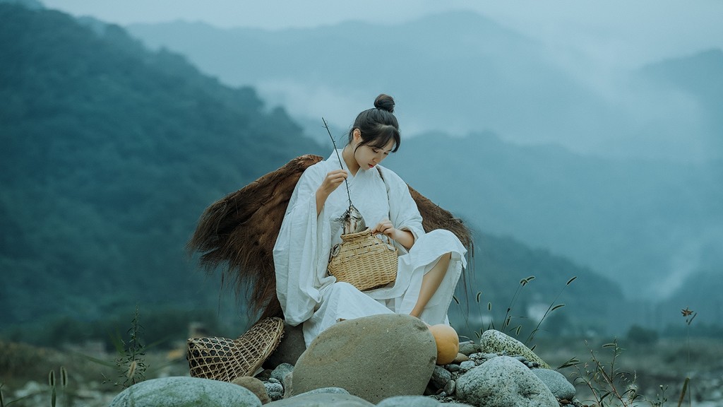 古装侠女绿水青山慵懒唯美漂亮古风摄影图片  第15张