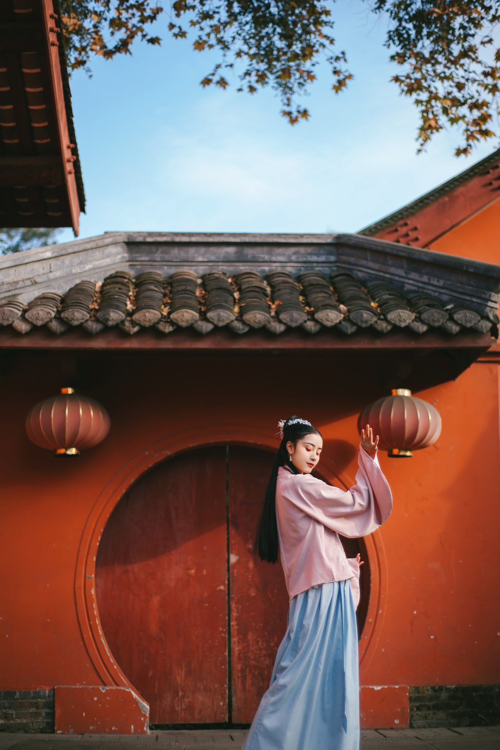 一举一动万分撩人的古装美女温婉大气唯美古风摄影图片  第1张