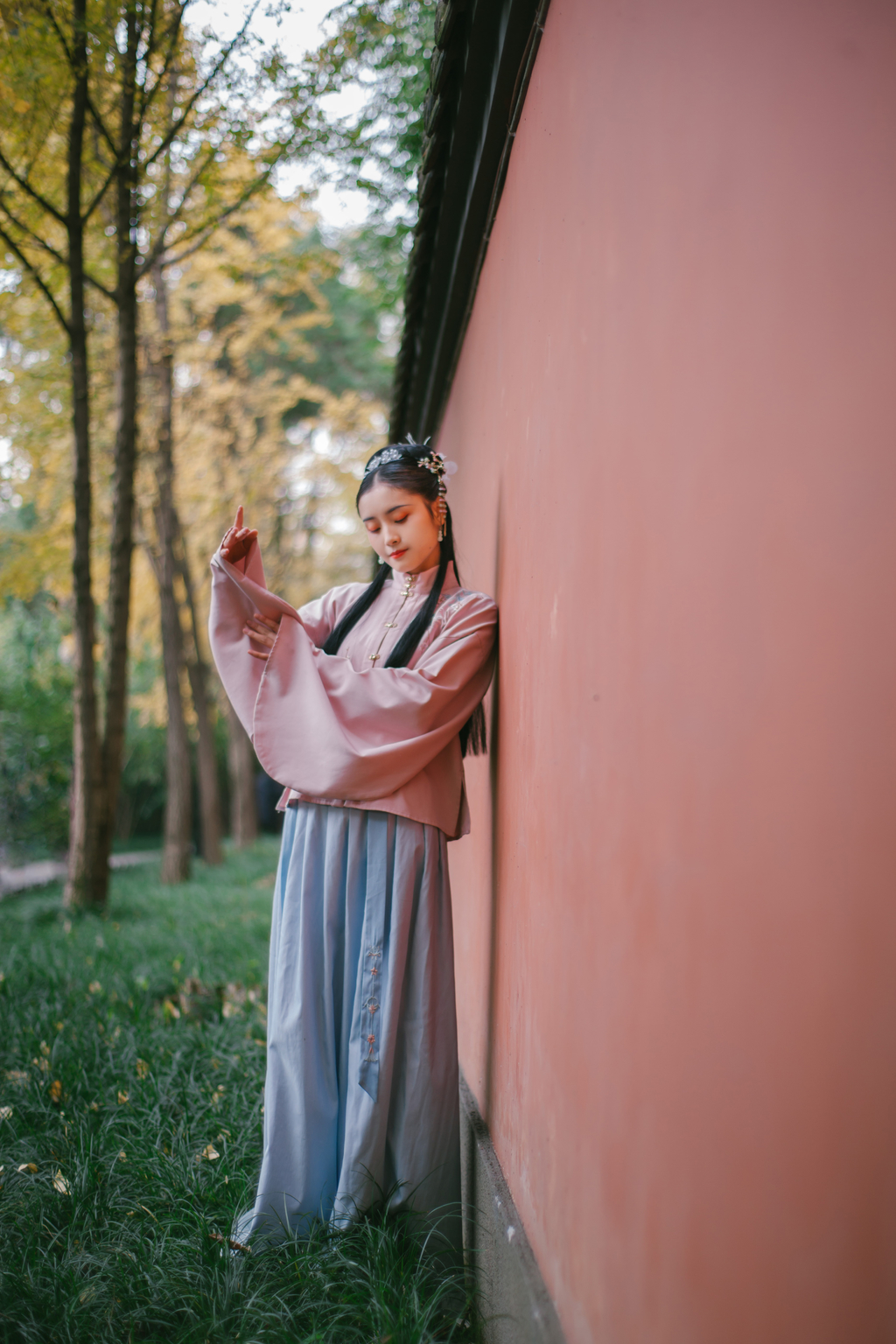 一举一动万分撩人的古装美女温婉大气唯美古风摄影图片  第4张