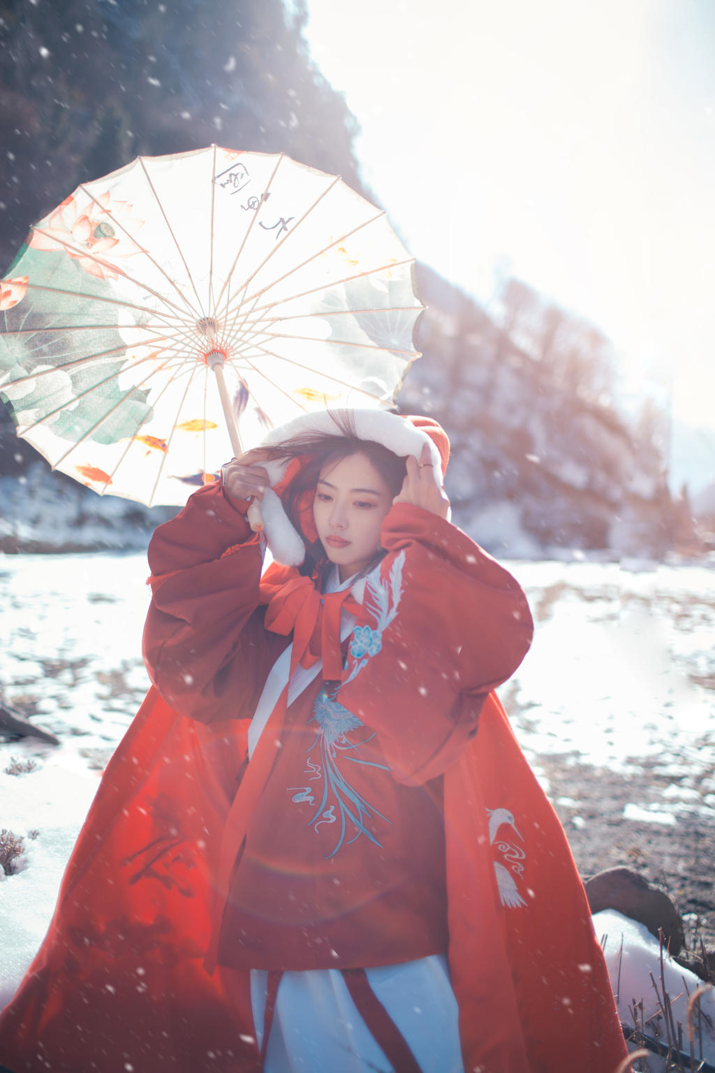 森系美女冬日户外雪地里拍摄唯美古风摄影图片  第7张