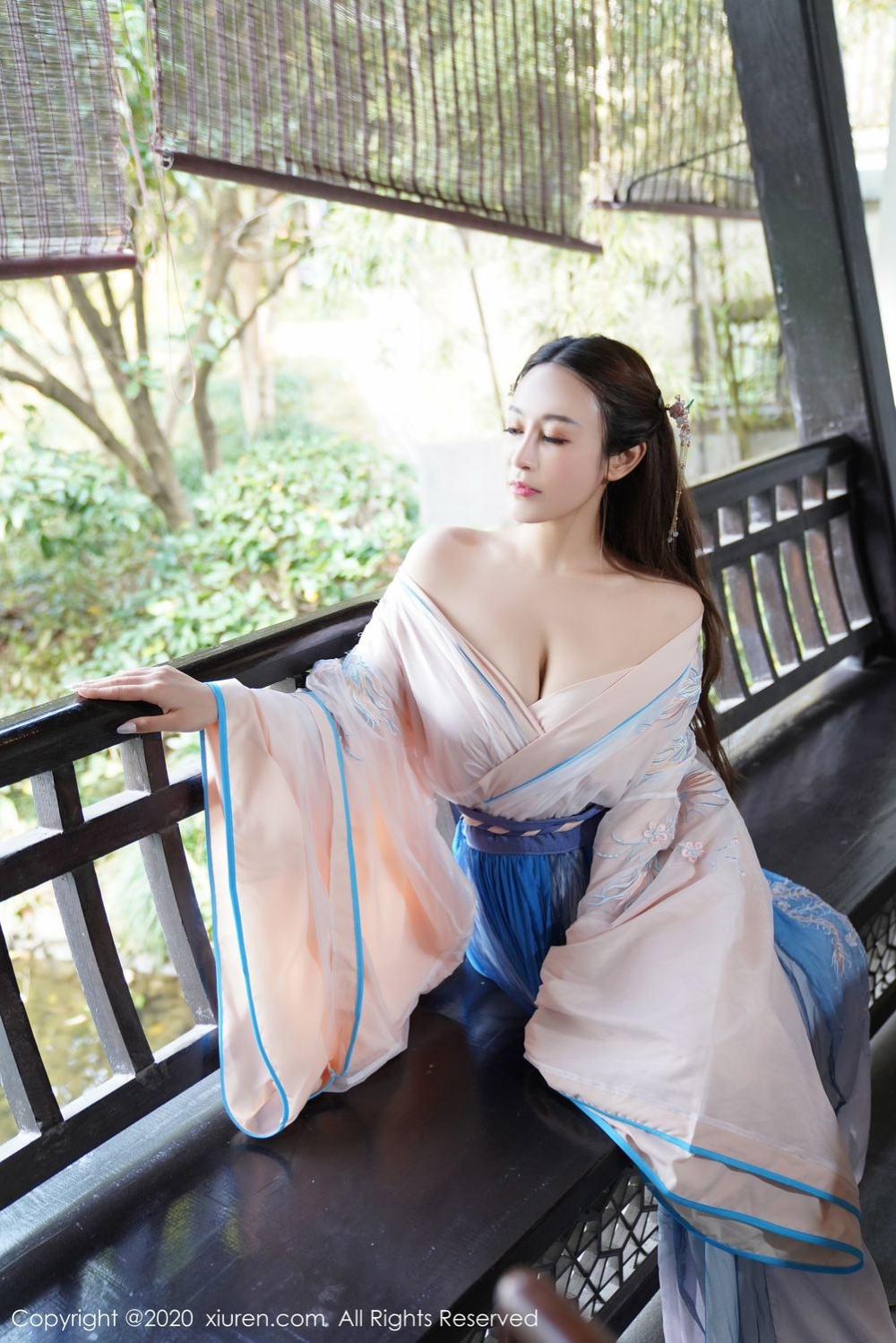 古装汉服美女脱衣服美乳白皙销魂图库  第12张