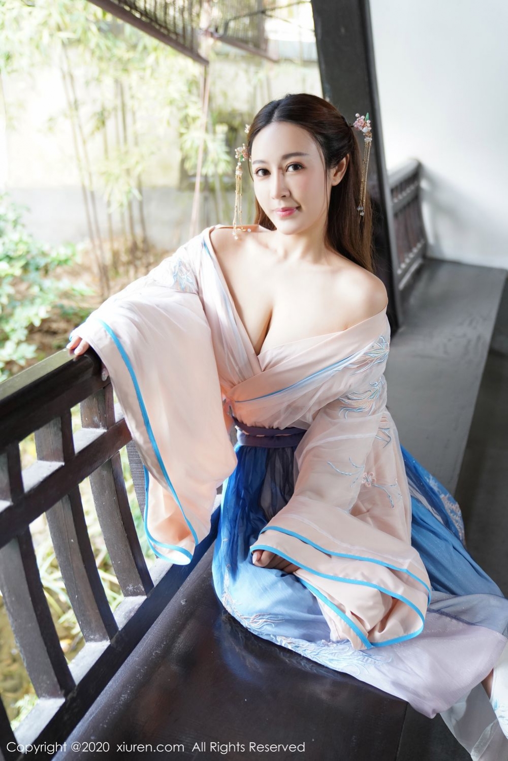 古装汉服美女脱衣服美乳白皙销魂图库  第16张