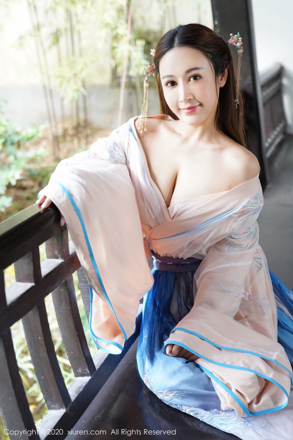 古装汉服美女脱衣服美乳白皙销魂图库  第17张