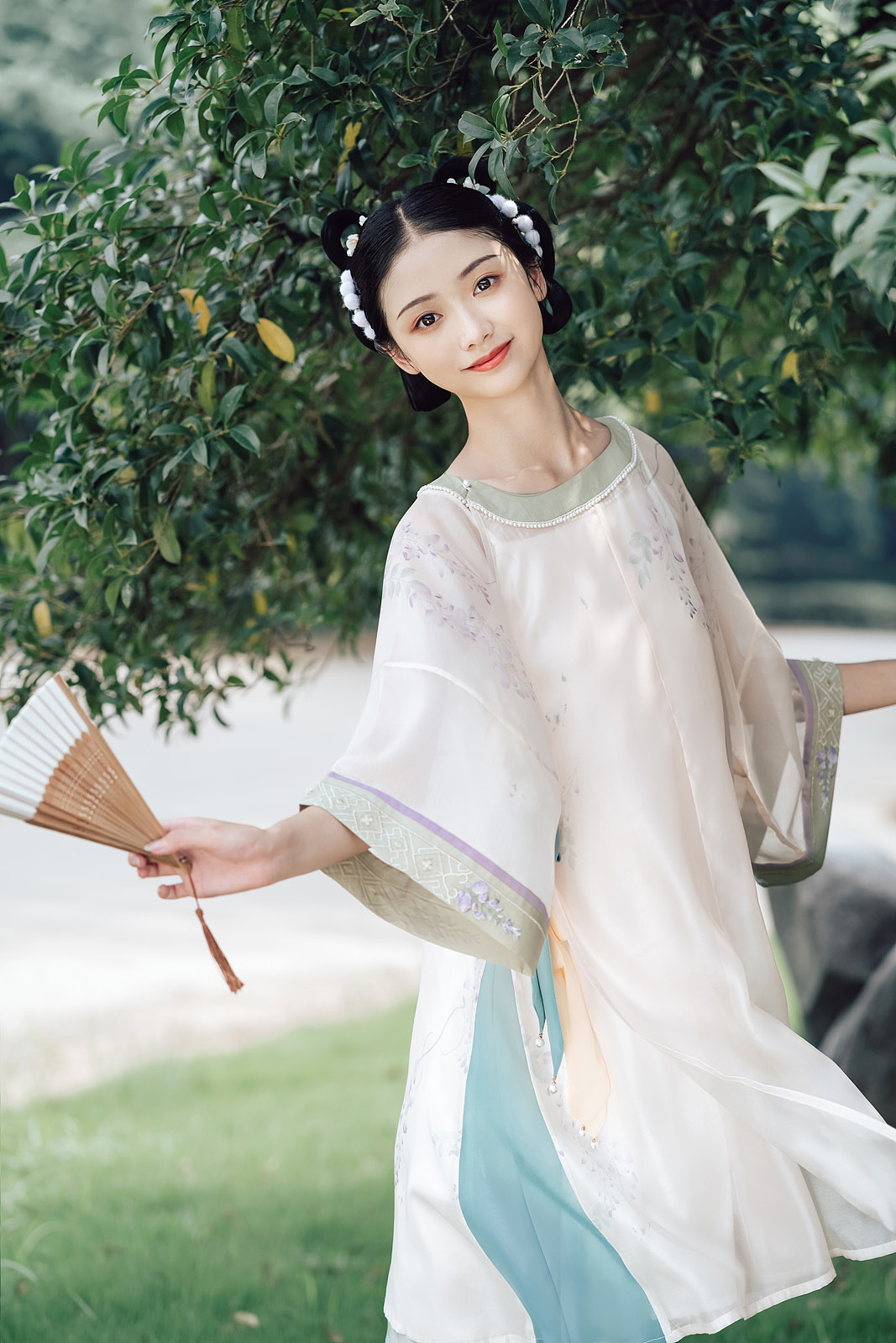 国风美少女现代汉服唯美古风图片  第2张