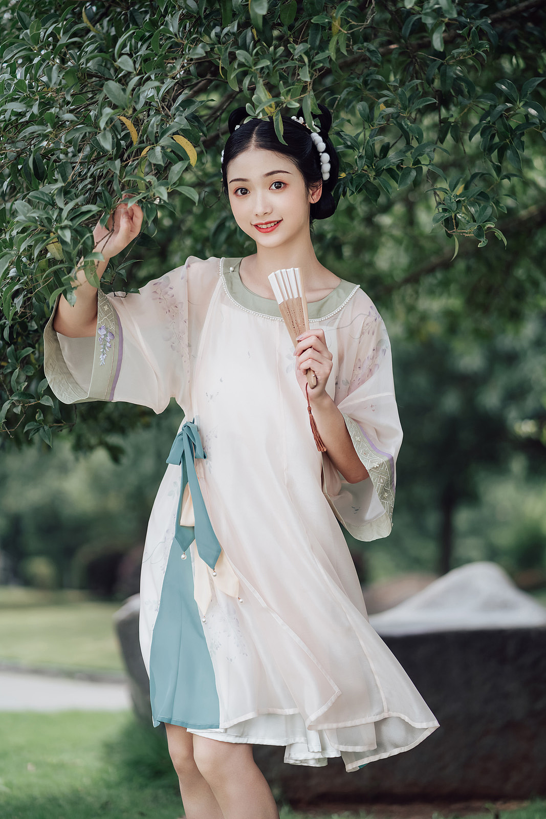 国风美少女现代汉服唯美古风图片  第8张