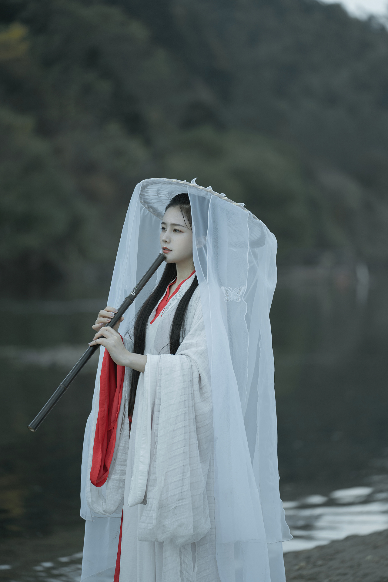 古风水墨画美女英姿飒爽汉服图片  第2张