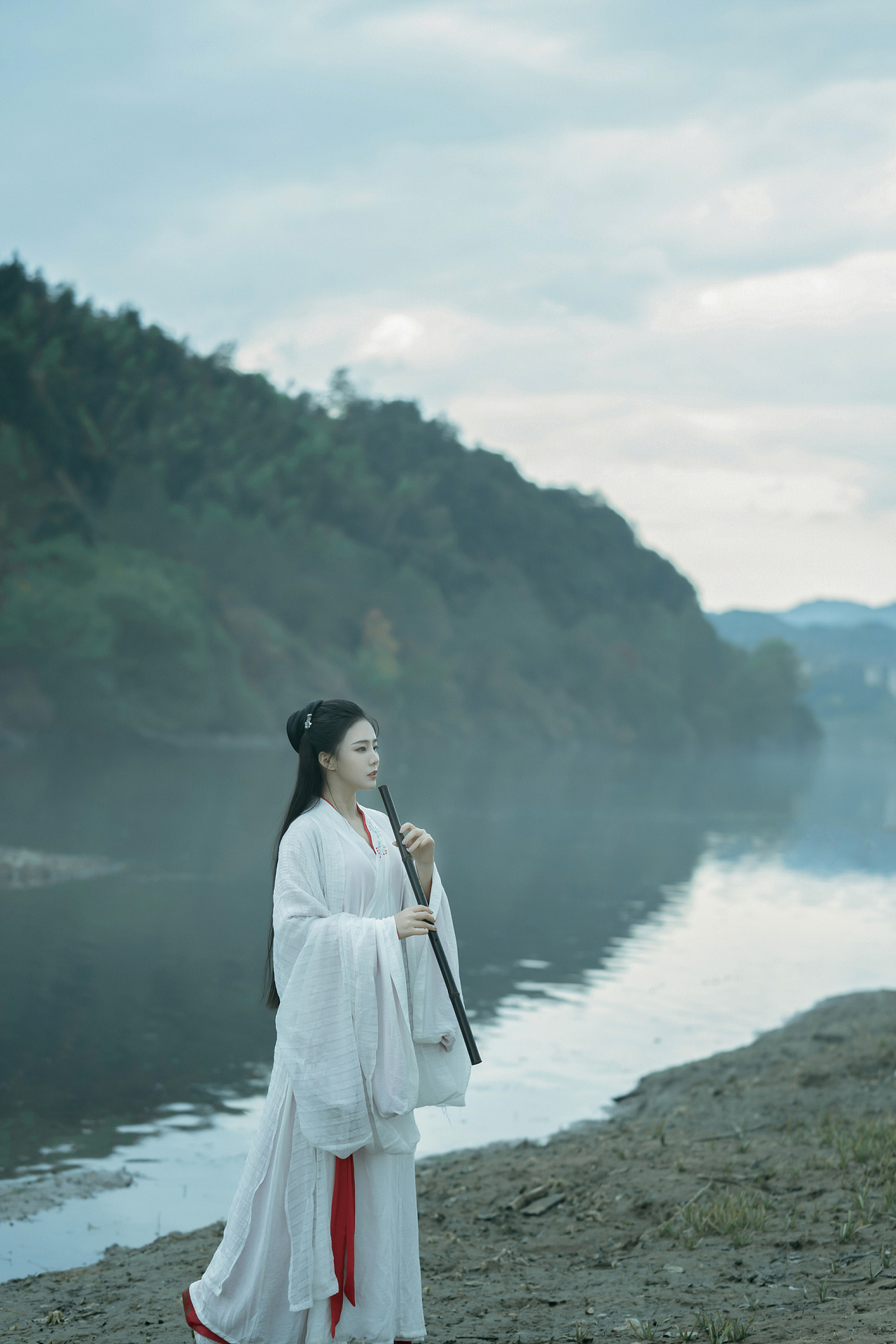 古风水墨画美女英姿飒爽汉服图片  第7张