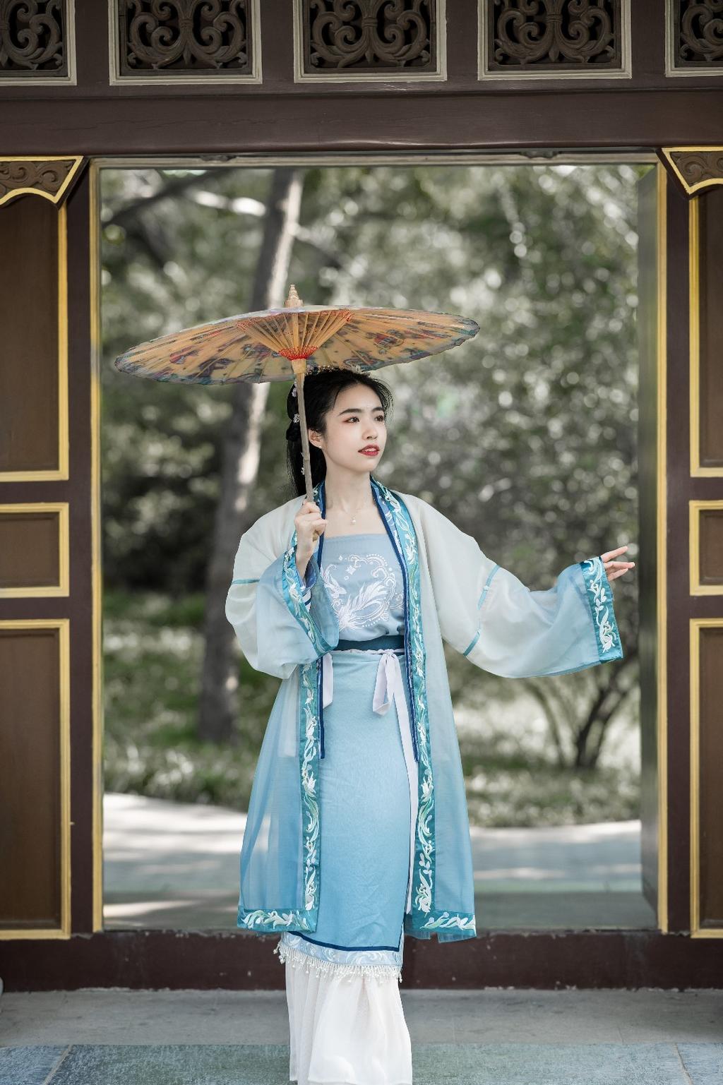 古装美人眉目如画唯美汉服图片  第14张