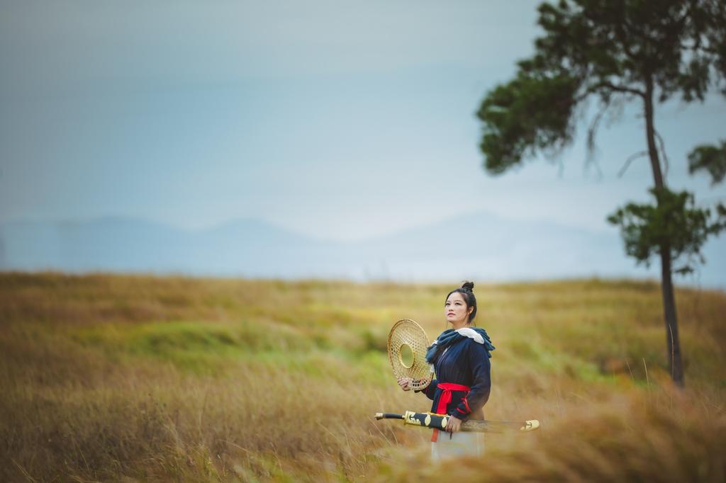 古装侠女挥刀舞剑英姿飒爽写真  第7张