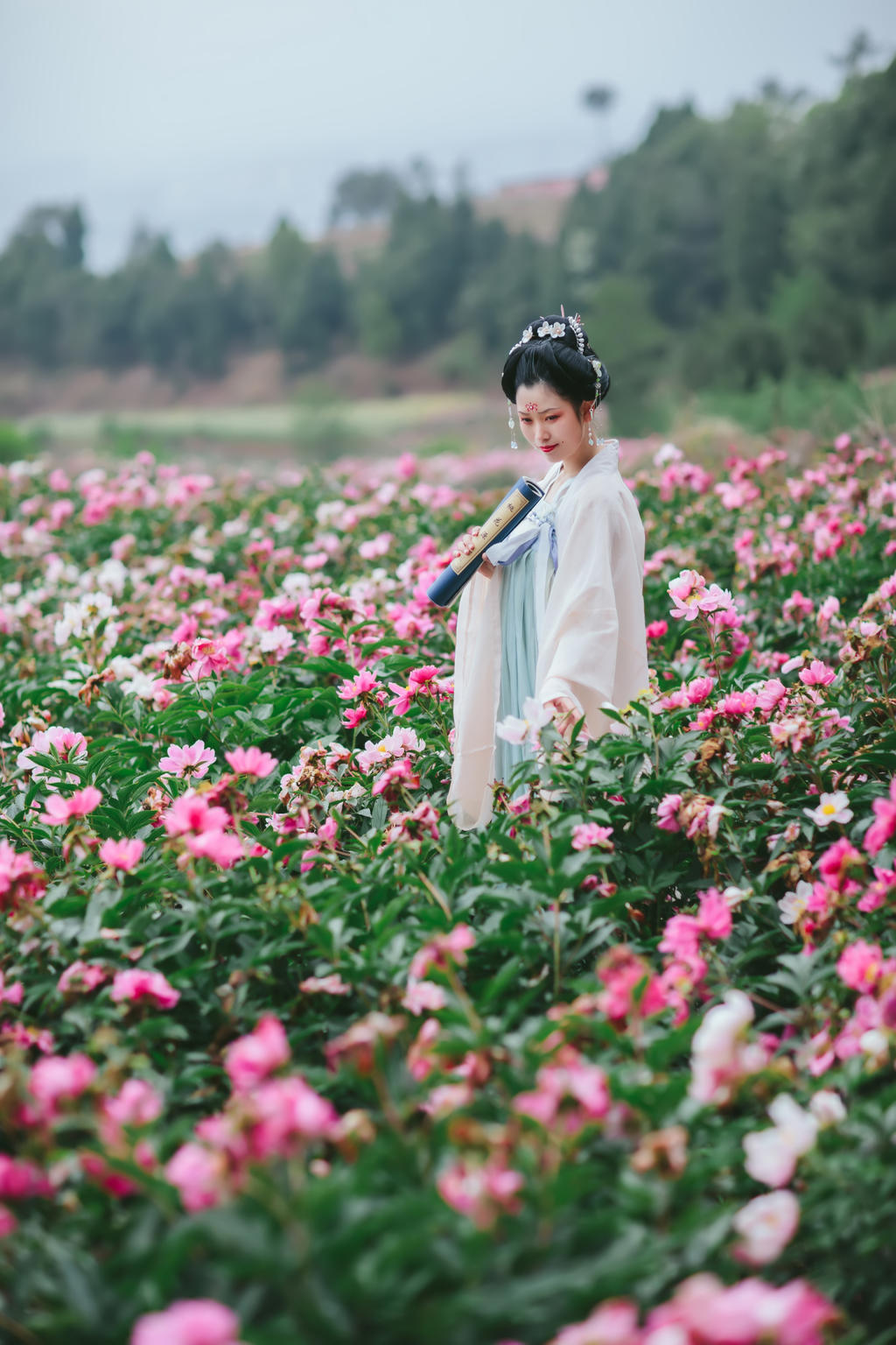 汉服美女置身花海唯美浪漫图片  第8张