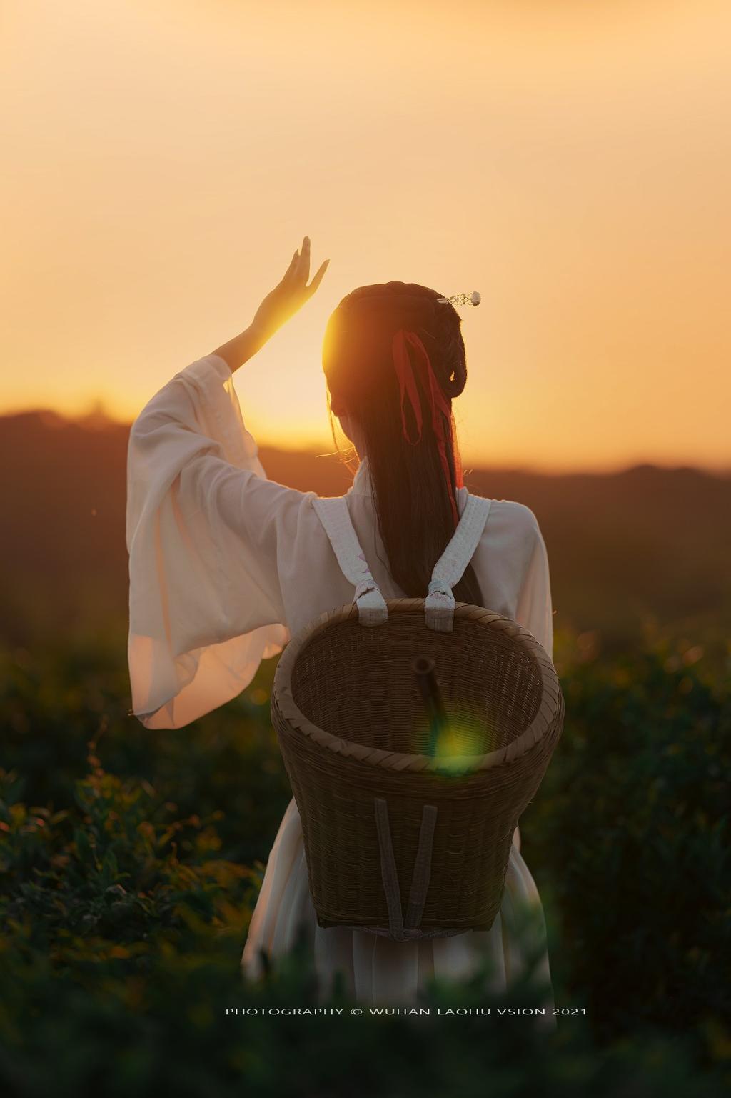 夕阳西下古装美女白衣飘飘美图  第5张