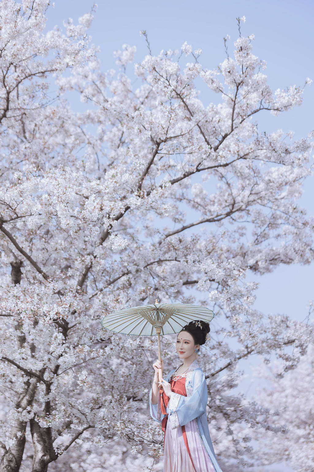 古装美女面若桃花肤若凝脂写真  第2张