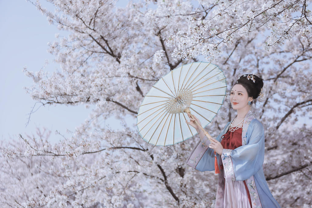 古装美女面若桃花肤若凝脂写真  第5张