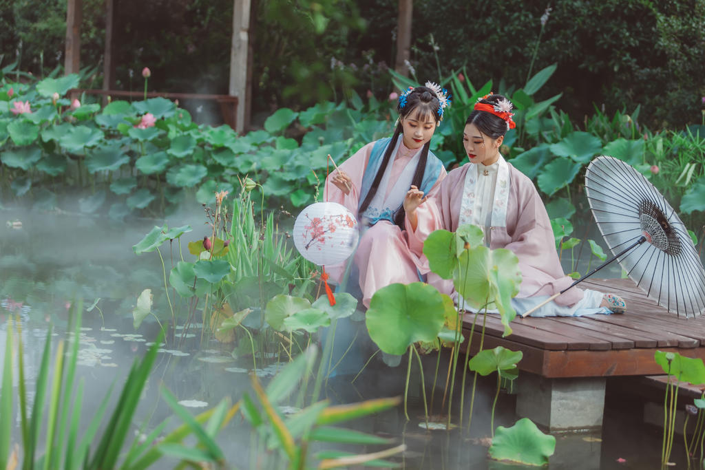 汉服美女姐妹花朦胧梦幻写真集  第5张