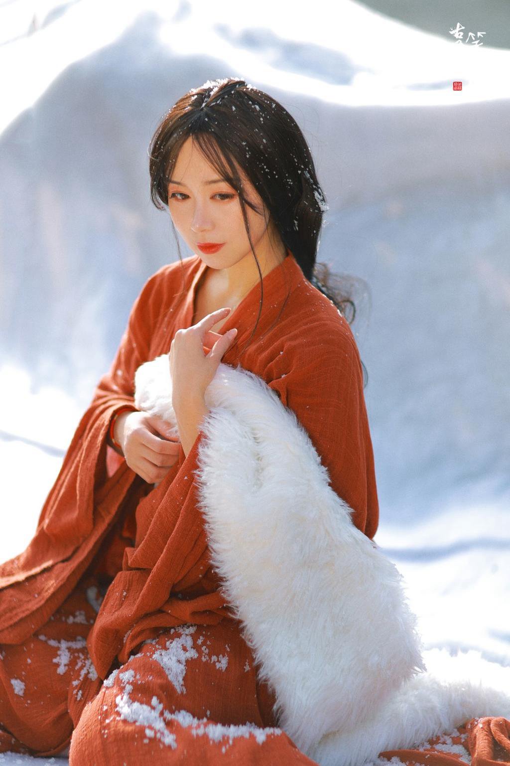 雪景中的汉服美女红妆素裹图片