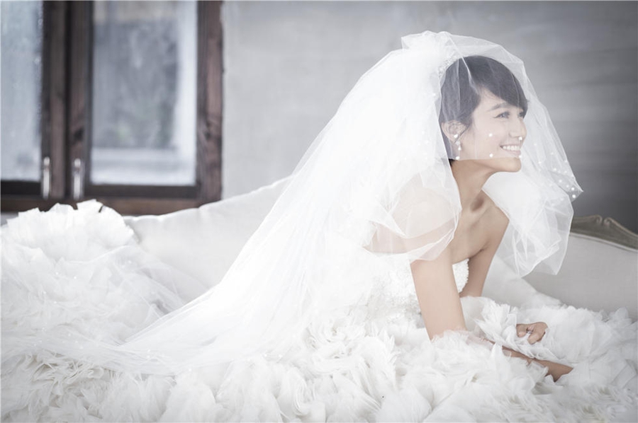 朱丹首秀婚纱写真