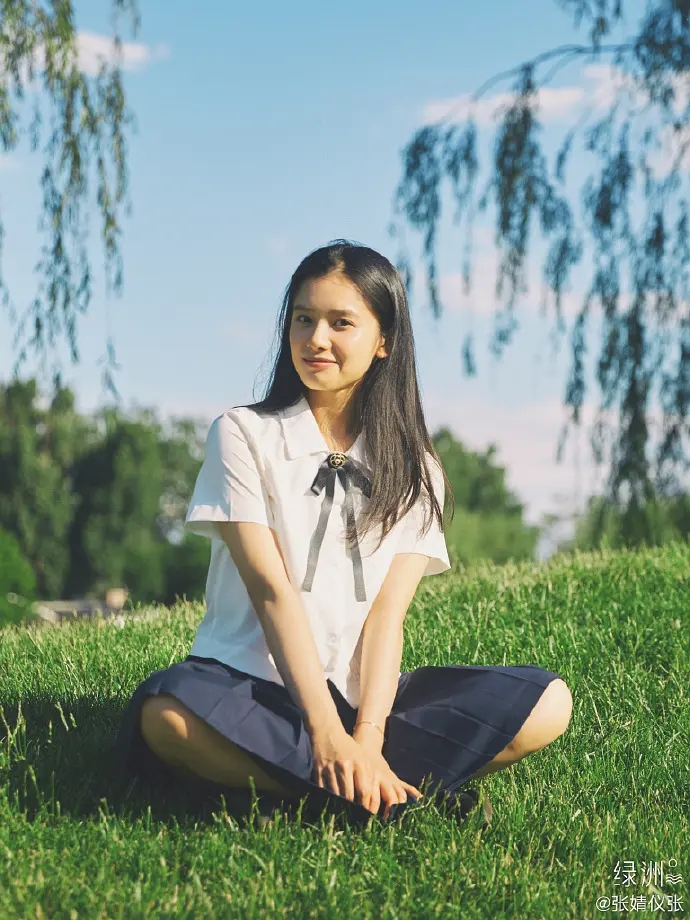 美女校花张婧仪清纯阳光写真  第5张