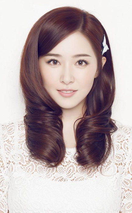 阚清子长发优雅造型写真  第3张